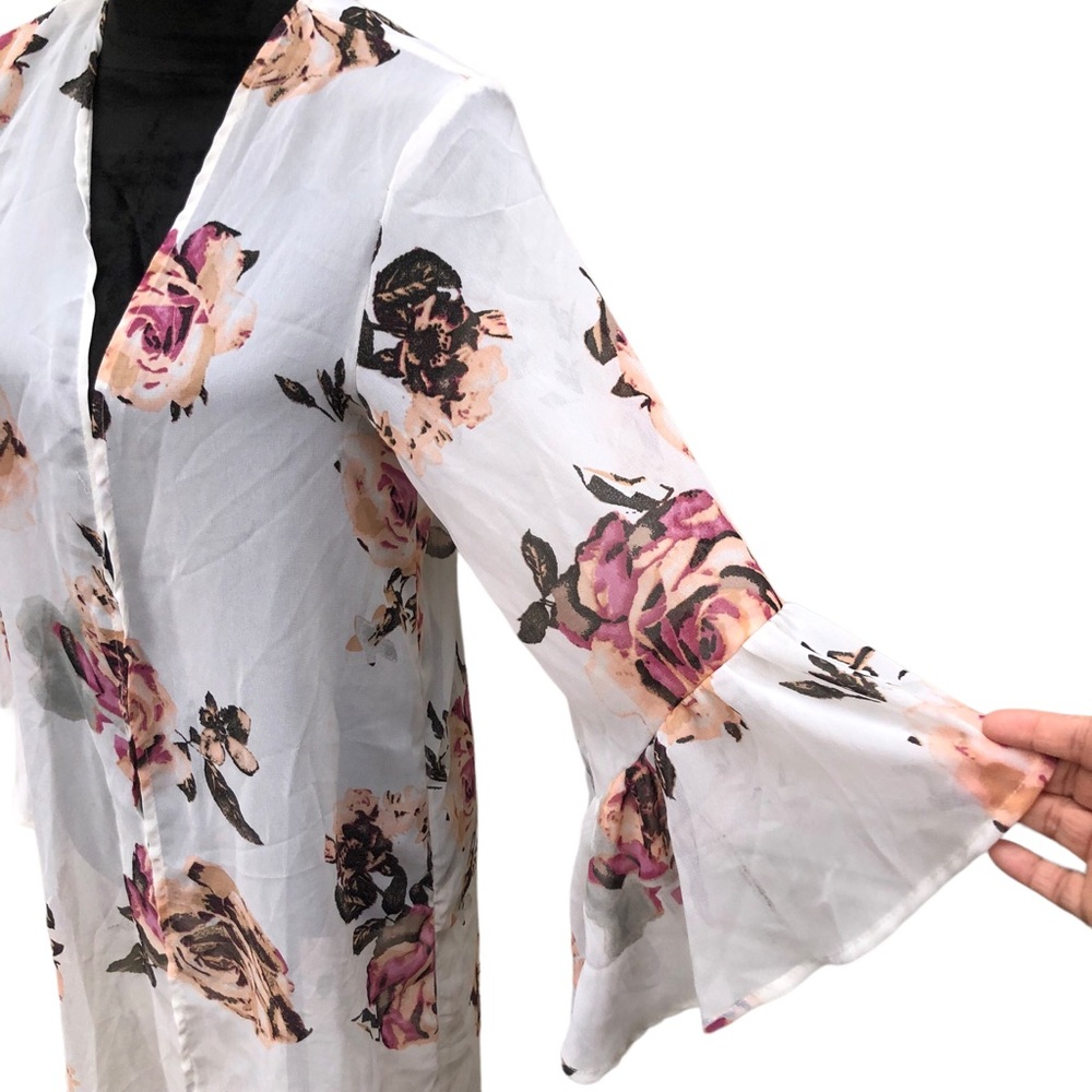 Ivy & Main Large Rose Sheer Kimono size S/M - Picture 5 of 12